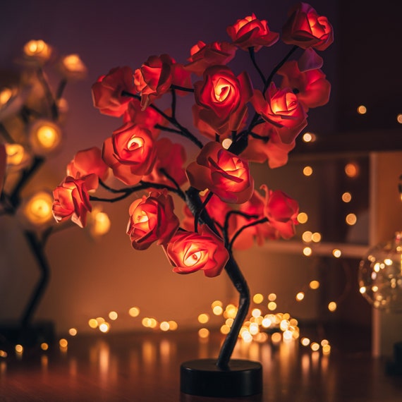 Arbre LED avec pétales de&nbsp;rose