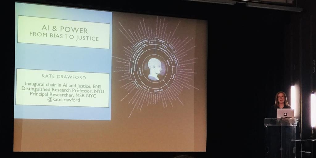 Kate Crawford : « l’IA est une nouvelle ingénierie du pouvoir »