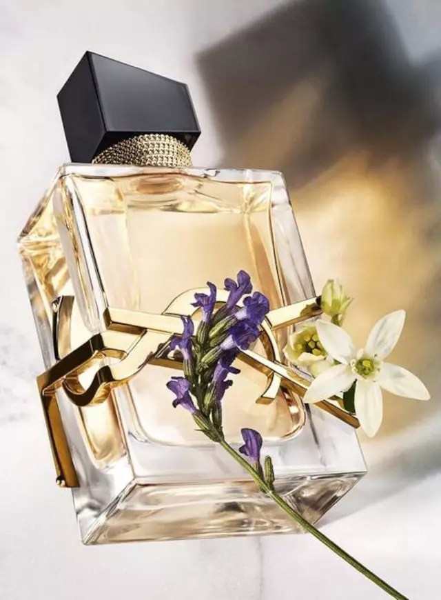 Une expérience de personnalisation de parfum au cœur des boutiques Yves Saint&nbsp;Laurent.