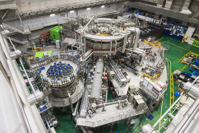 Korean nuclear fusion reactor achieves 100 million°C for 30&nbsp;seconds