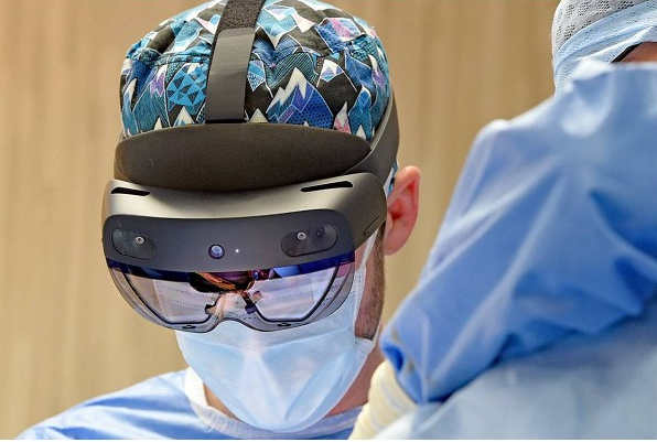 Voice-Controlled Augmented Reality Headset Assists Successful&nbsp;Surgery