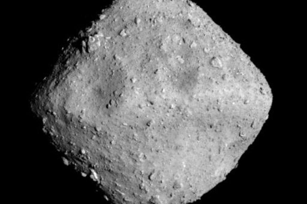 A Japanese spacecraft just blasted a new crater into an&nbsp;asteroid