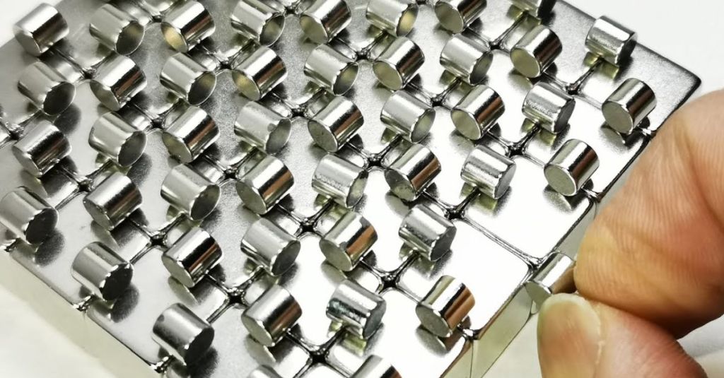 Using Magnets to Make the Most Fascinating&nbsp;ASMR