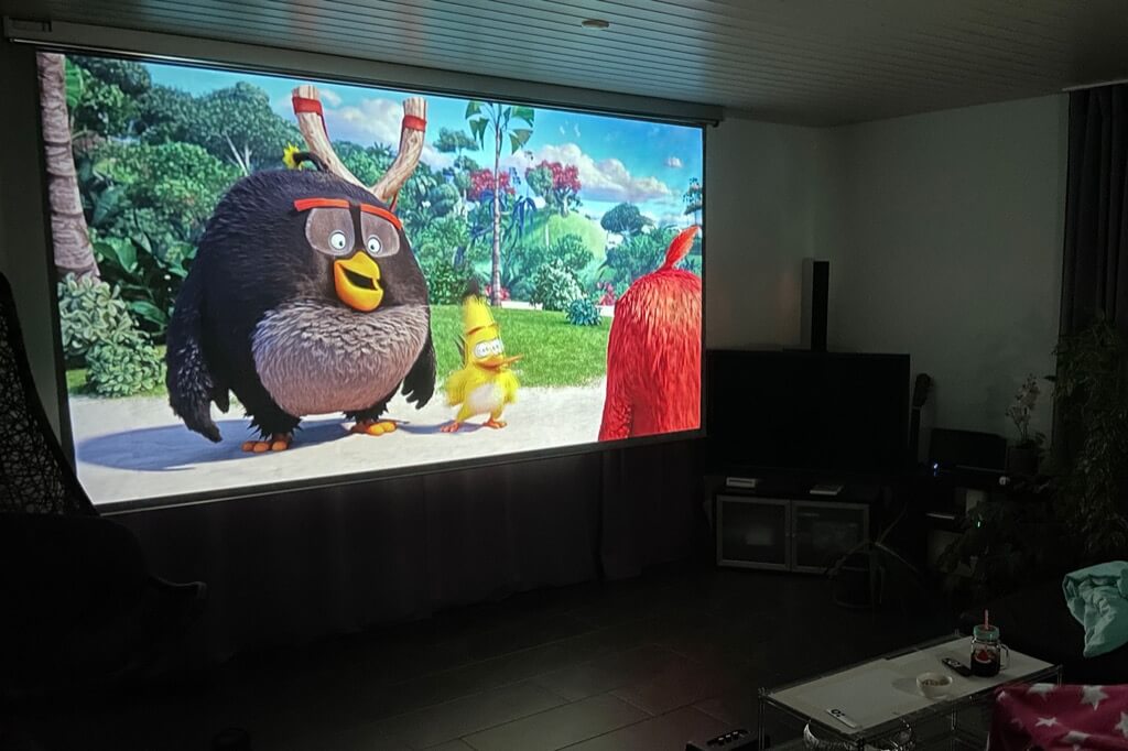 Super large motorized video projector screen for&nbsp;less