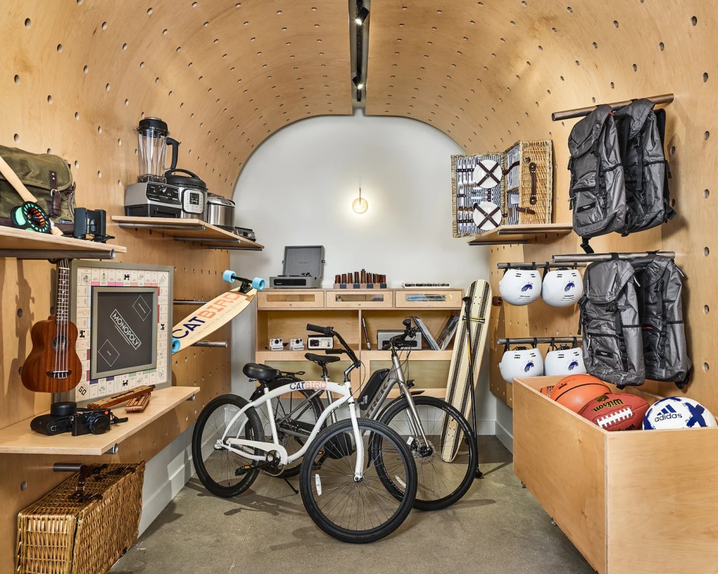 These days, you can find more than books in hotel lending&nbsp;libraries