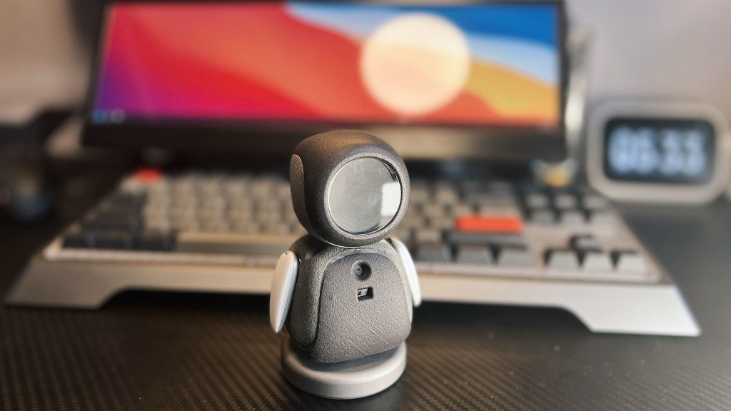 ElectronBot: A Sweet Mini Desktop Robot That Ticks All The&nbsp;Boxes