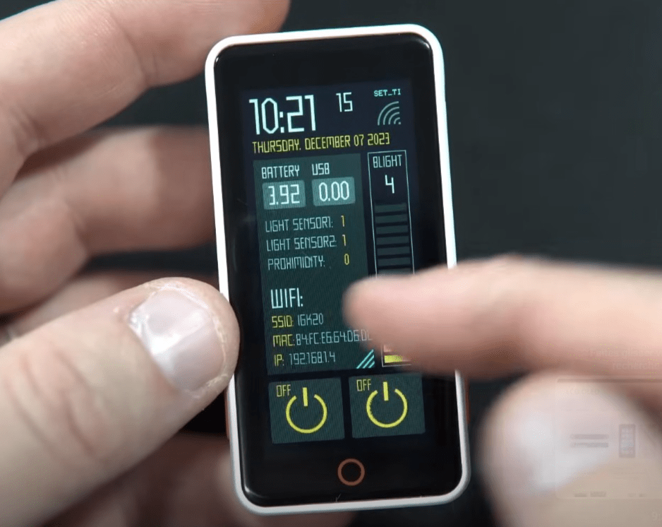 Nouveau T-Display S3 PRO par LilyGo : un outil pratique pour les lumières de&nbsp;Noël