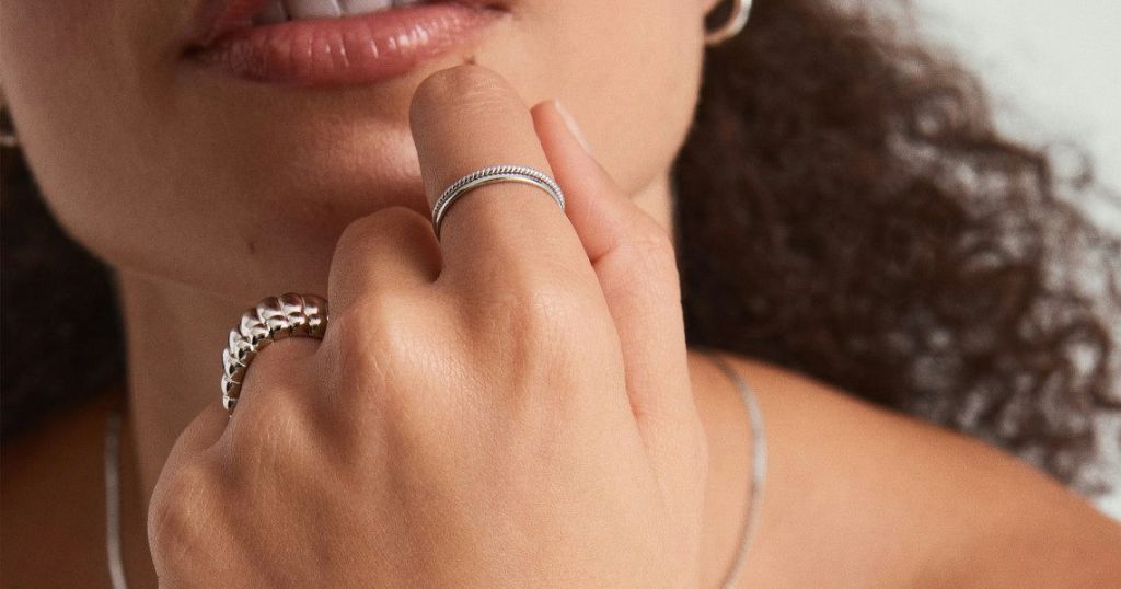 Mejuri, la marque de bijoux, se lance dans les diamants de&nbsp;laboratoire