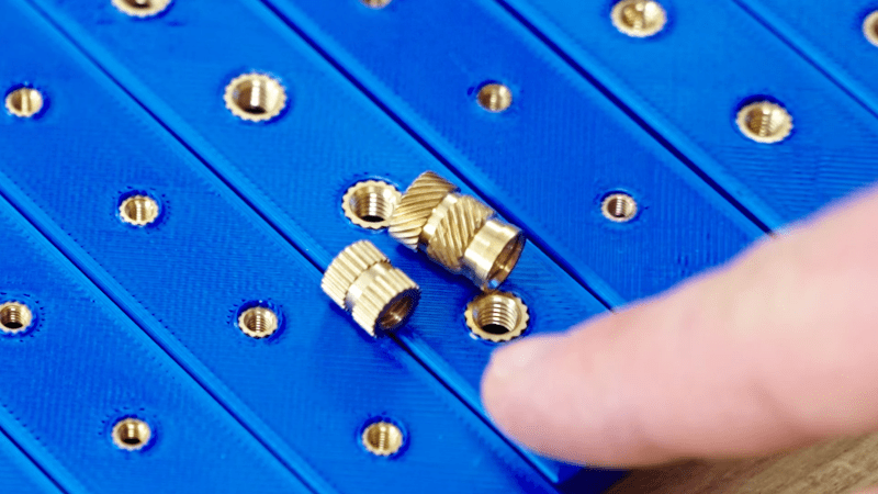 Thomas Sanladerer teste les différentes options de fixation pour l&rsquo;impression 3D