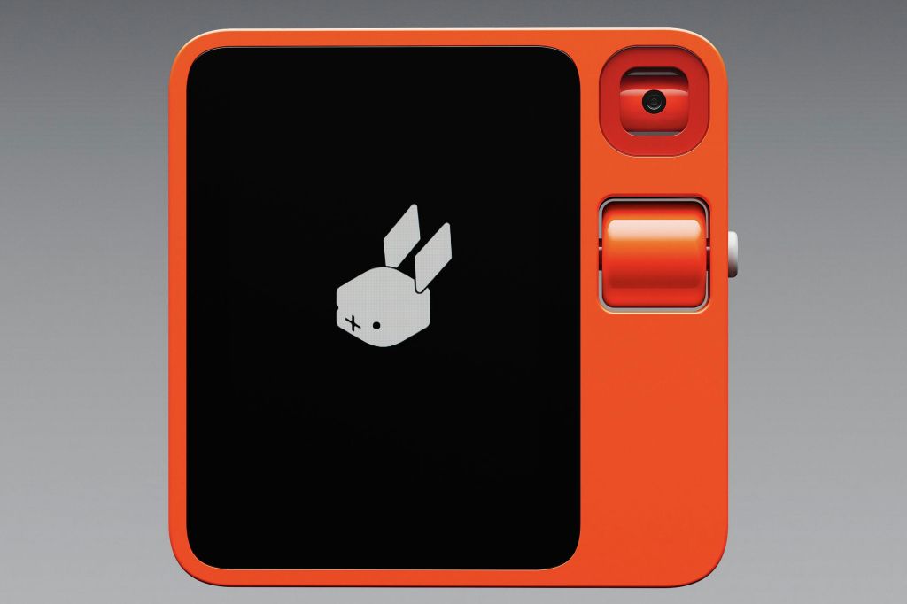 Rabbit R1 : un gadget alimenté par l&rsquo;IA qui utilise vos applications pour&nbsp;vous