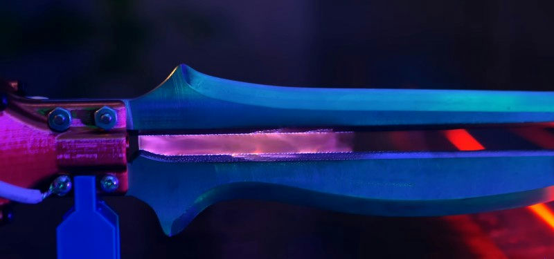 Un couteau plasma de 20 000 volts : une innovation de Jay&nbsp;Bowles