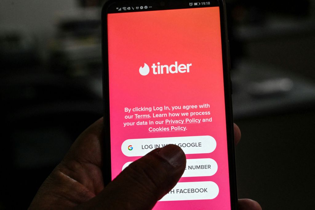 Tinder renforce la vérification d&rsquo;identité pour lutter contre la&nbsp;criminalité